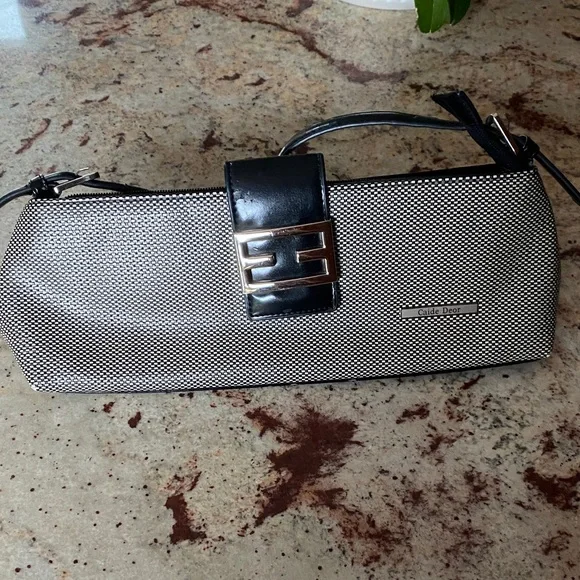 Elegant Black and White Clutch - Picture 1 of 12